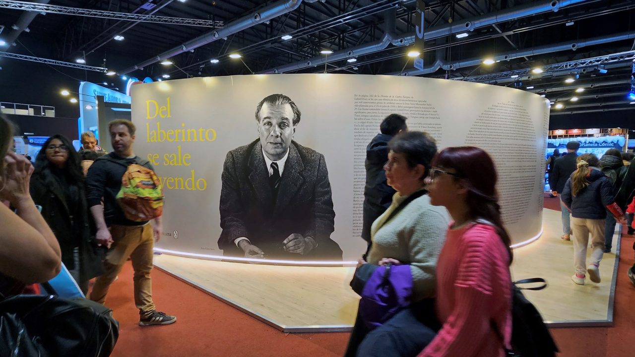 Revista Ñ celebra a Borges con una edición especial y 40 voces fundamentales