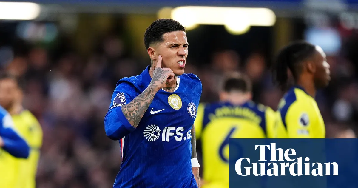 Fernández and Santos Goals Sink Tottenham, Survival Battle Goes to Final Day
