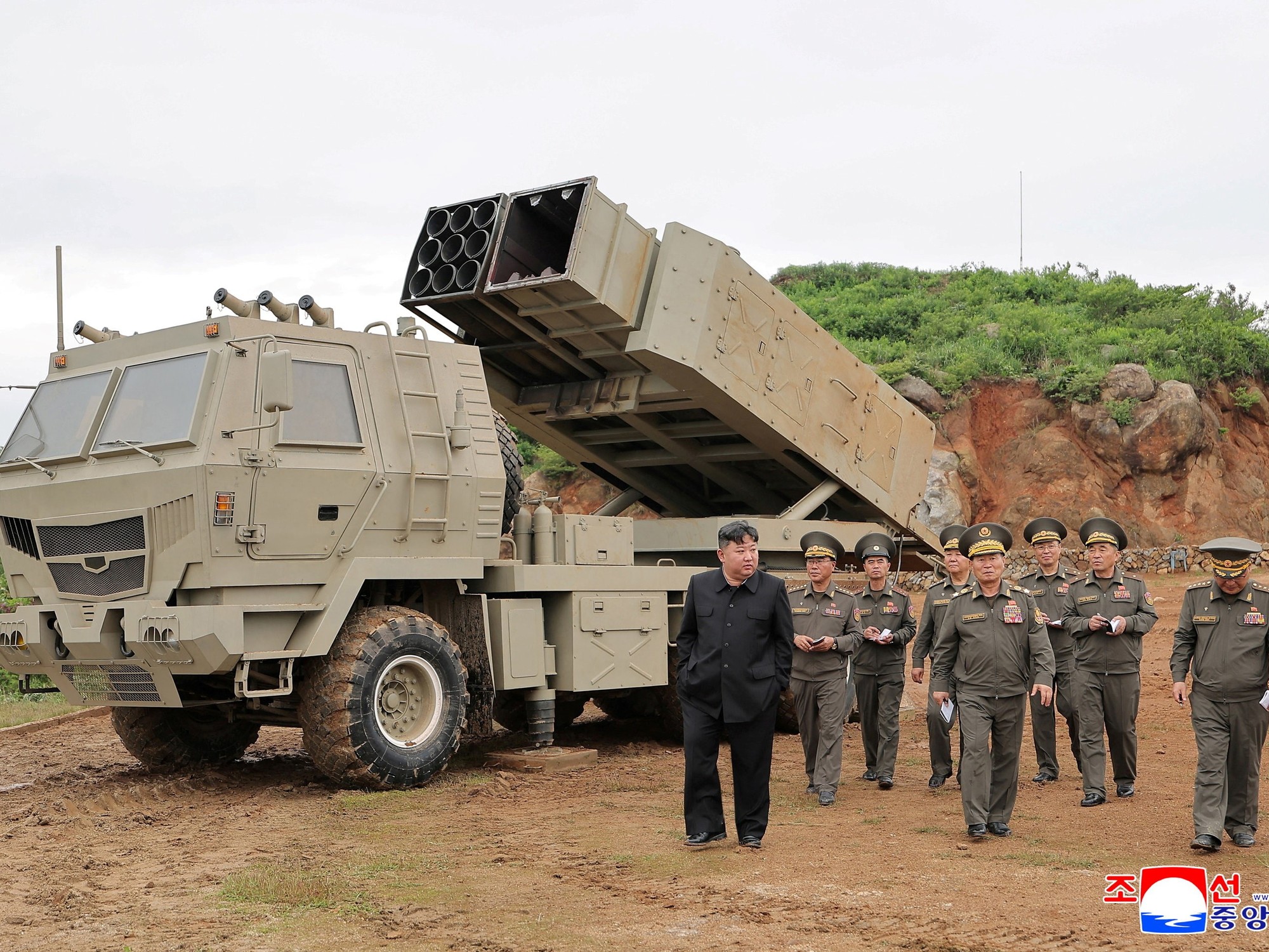 Kim Jong-un supervisa el lanzamiento de misiles en Corea del Norte