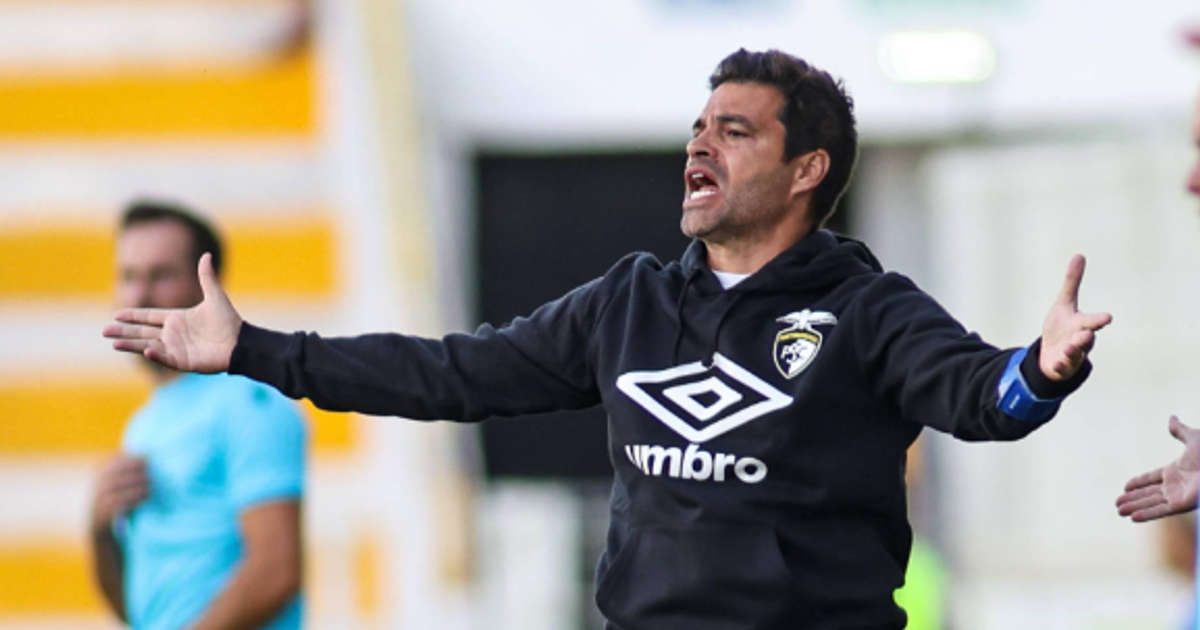 Tiago Fernandes Hailed for “Epic Season” as Portimonense Secure Liga 2 Status