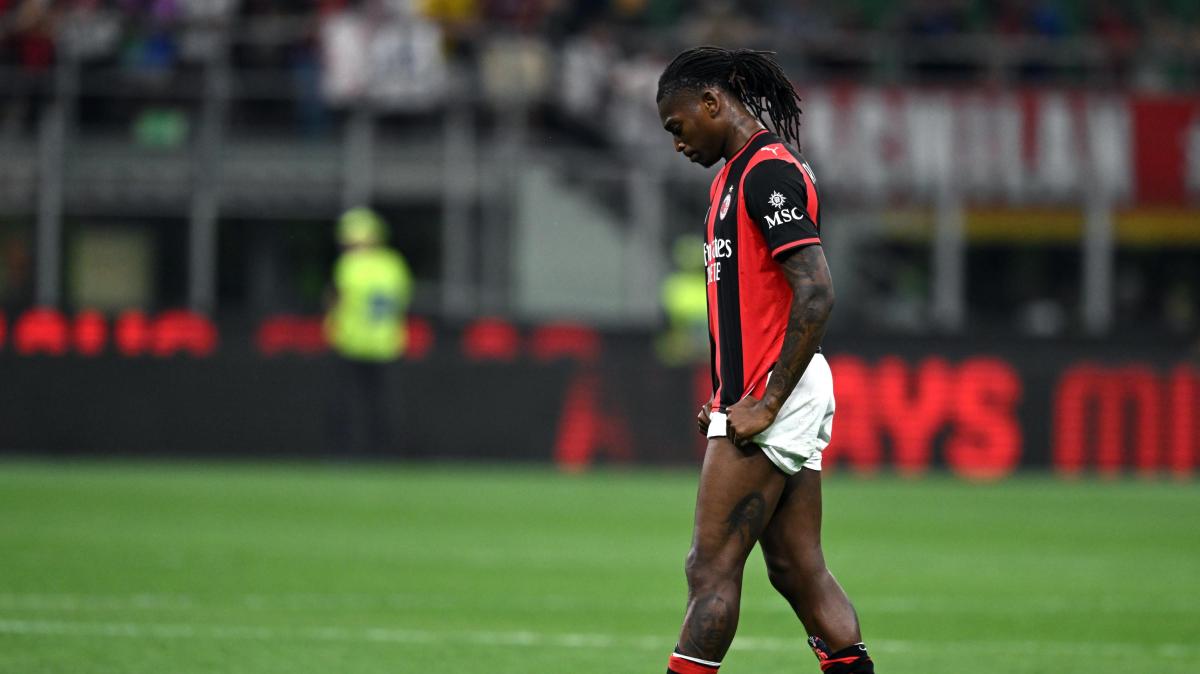 Rafael Leão Announces Departure from AC Milan