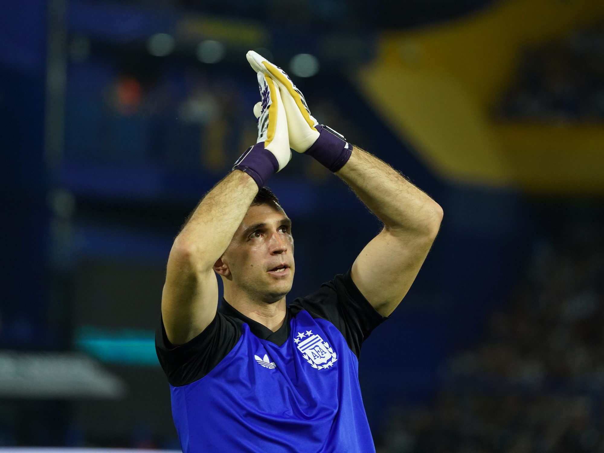 Emiliano Martínez celebrating a victory with Aston Villa
