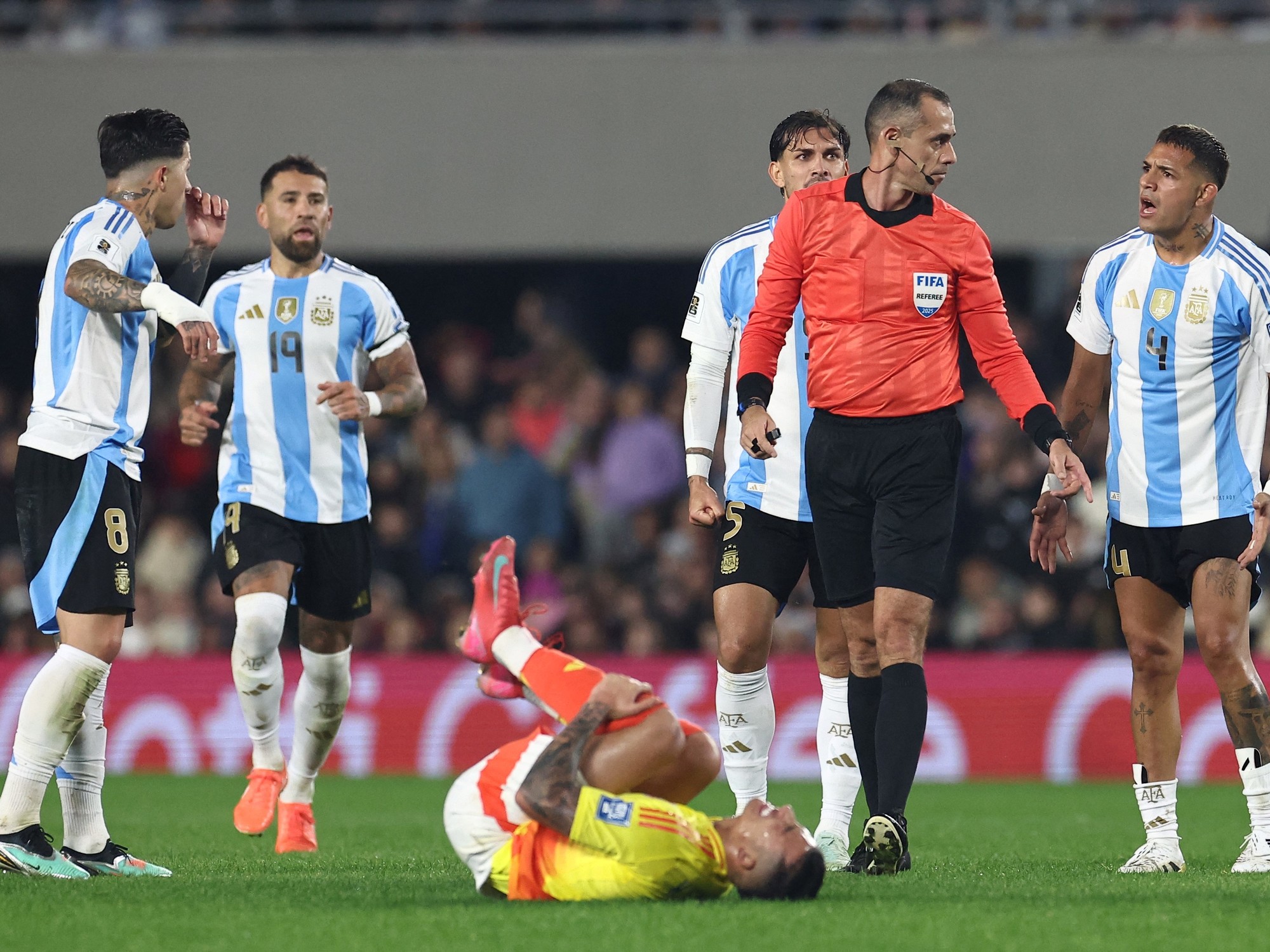 Facundo Medina celebra un gol con la Selección Argentina