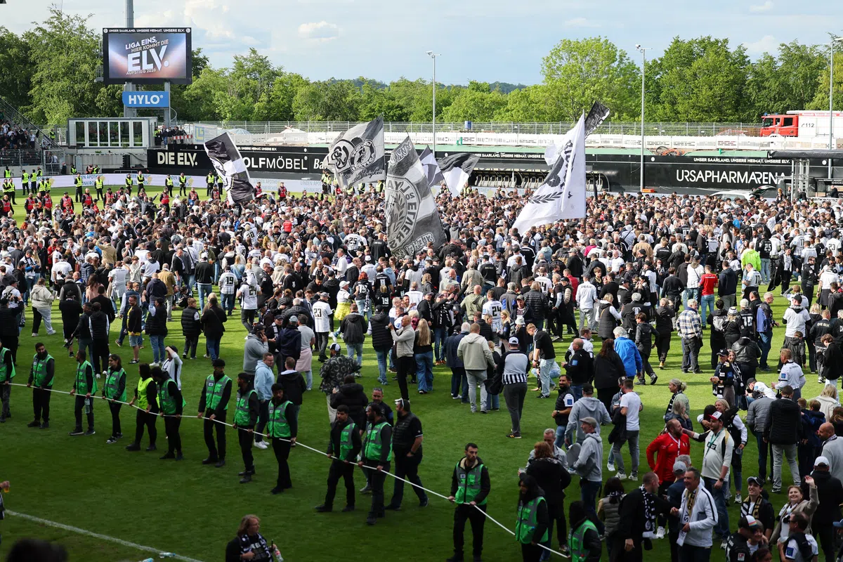 SV Elversberg team celebrating promotion to the Bundesliga