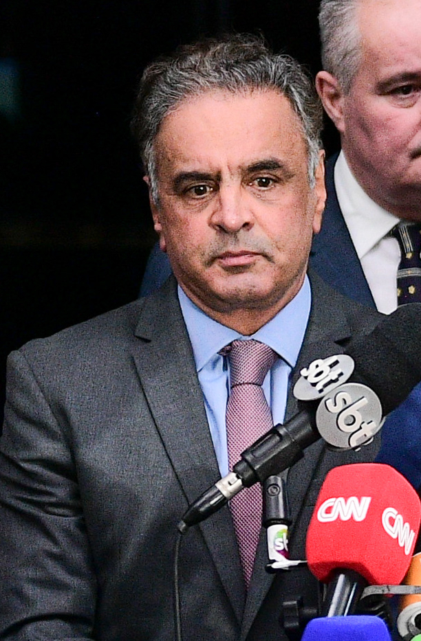 Image depicting Brazilian political figures Aécio Neves, Luiz Inácio Lula da Silva, and Jair Bolsonaro, symbolizing political alternatives.