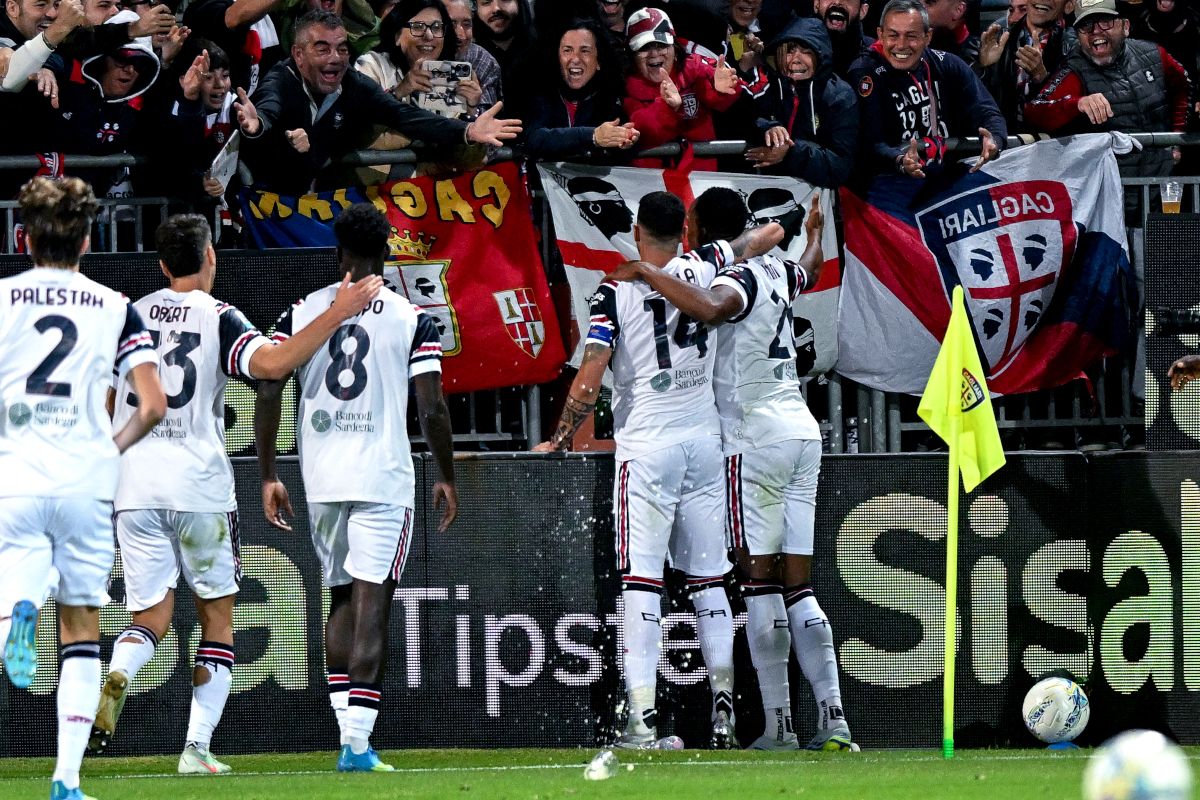 Yerry Mina celebrating his goal for Cagliari against Torino at Stadio Sant'Elia