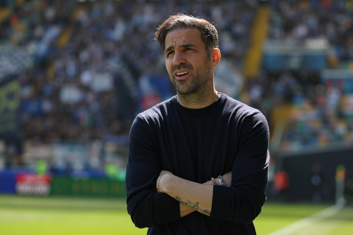 Cesc Fabregas on the sidelines during a Serie A match for Como 1907.
