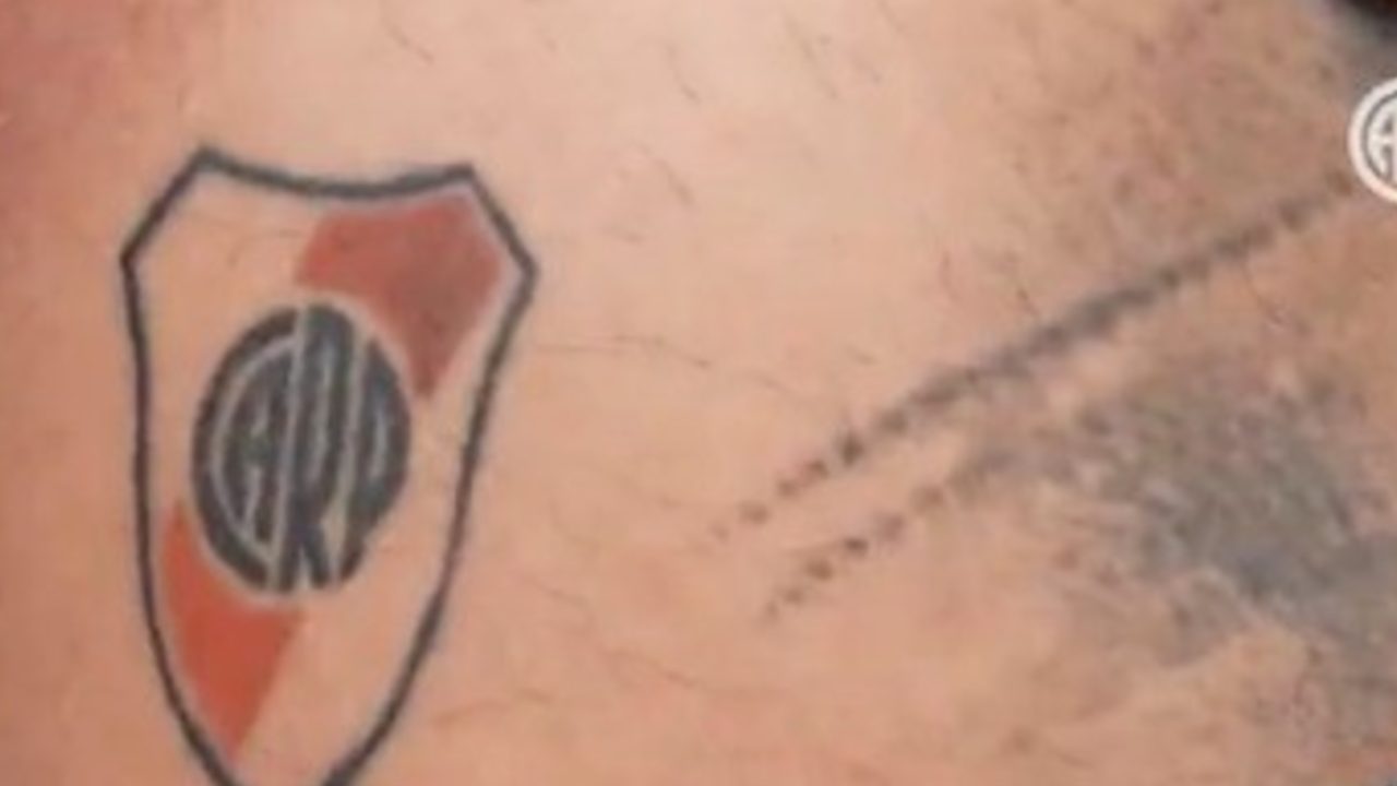 Nicolás Otamendi Reveals Hidden River Plate Tattoo Upon Joining Eduardo Coudet’s Staff