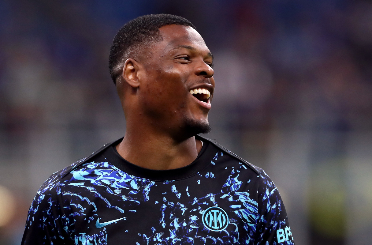 Denzel Dumfries in an Inter Milan kit reacting during a Serie A match warm-up.