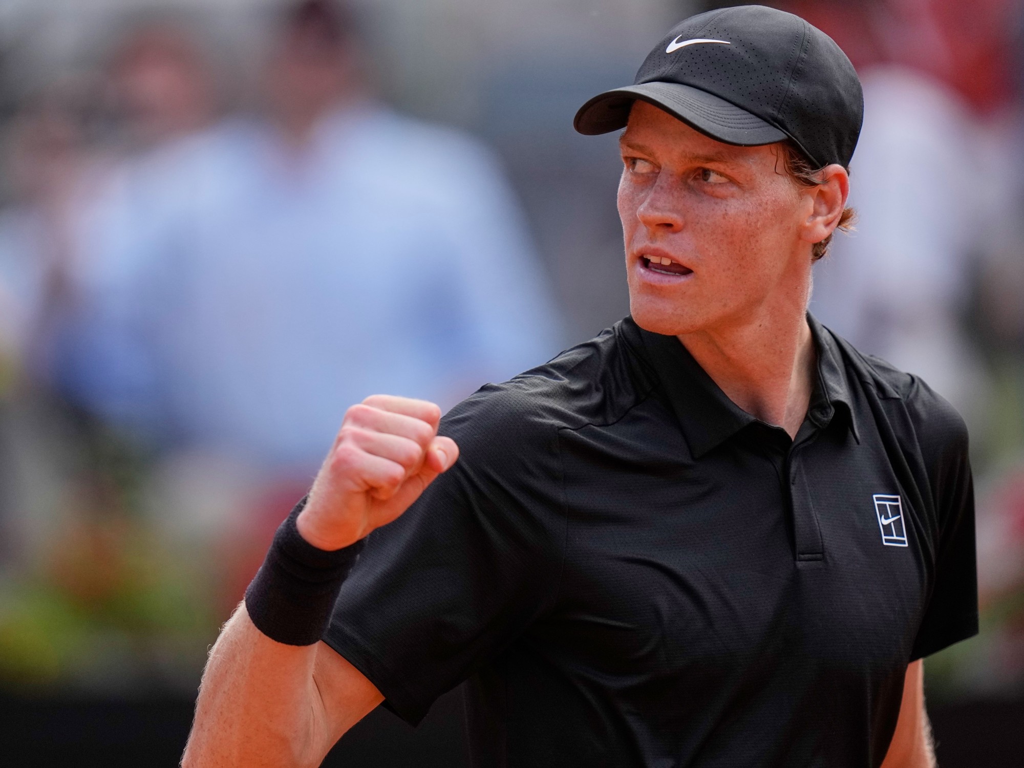 Jannik Sinner in action on a clay court during the Roland Garros tournament