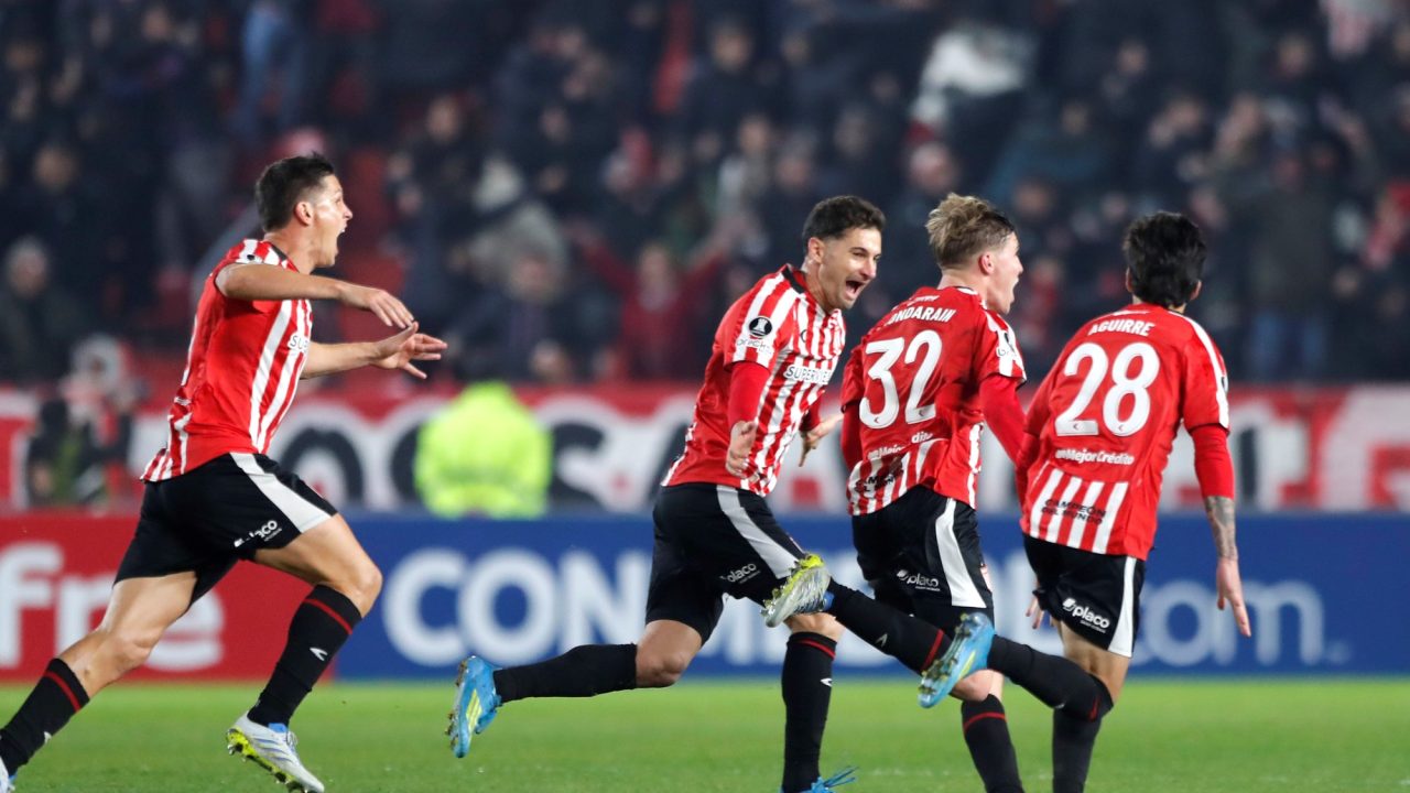Estudiantes Secures Knockout Spot with VAR-Awarded Stoppage-Time Winner
