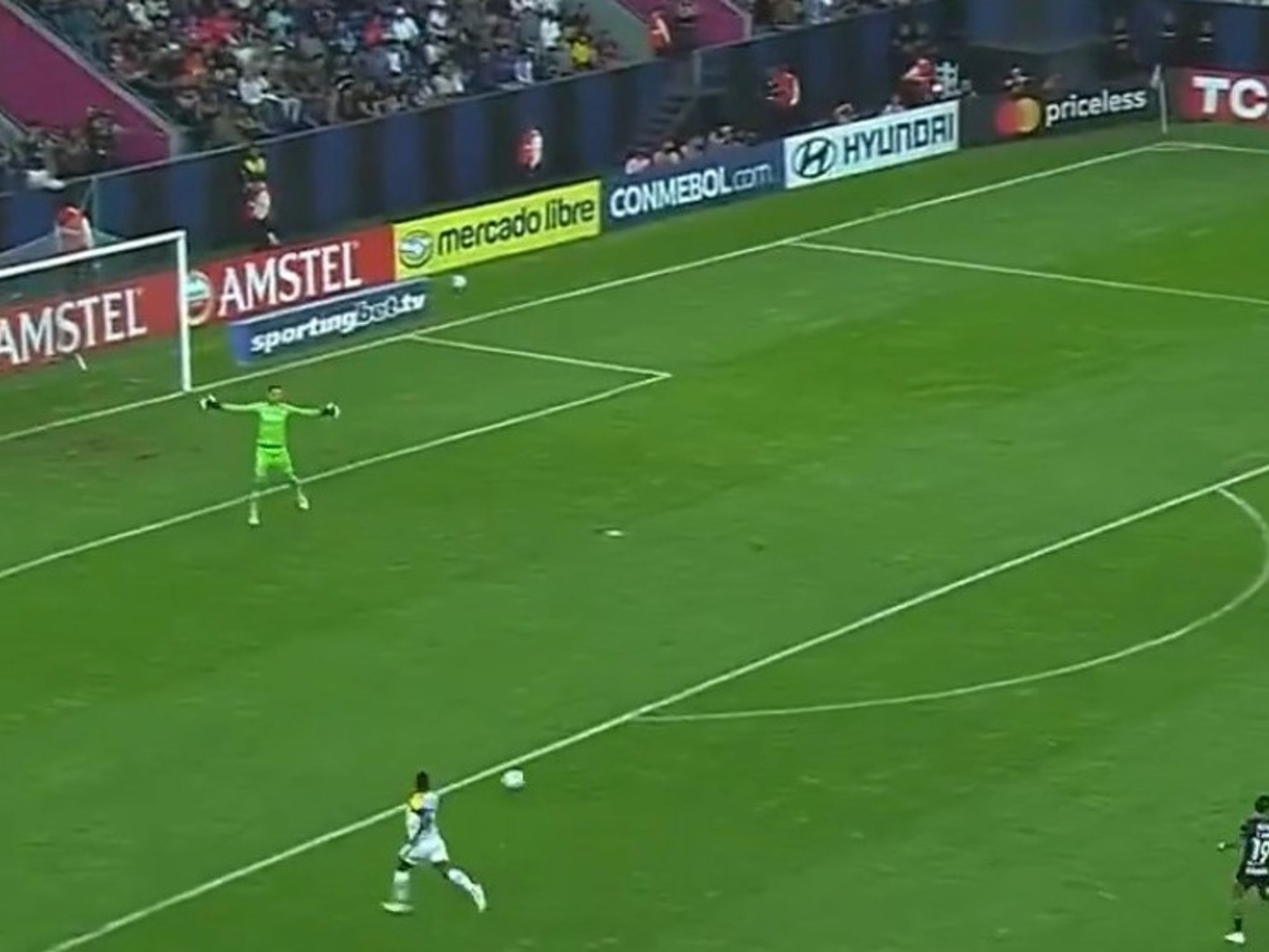 Football players in action during a Copa Libertadores match.