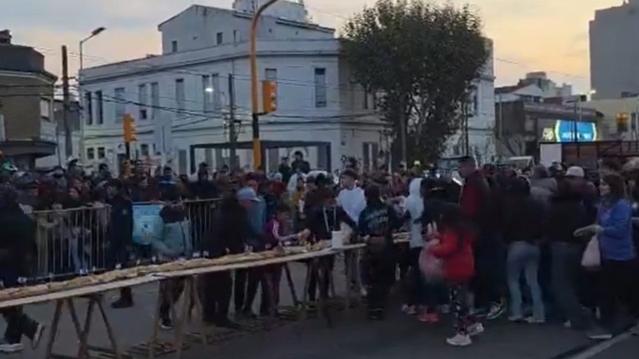 Chaos Erupts in Avellaneda Over World’s Longest Pizza Matambre Sandwich Attempt