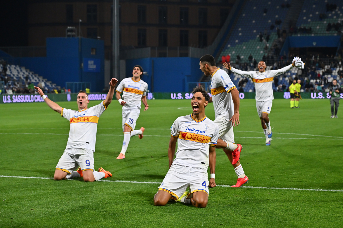 Lecce players celebrating a goal during a Serie A match against Sassuolo
