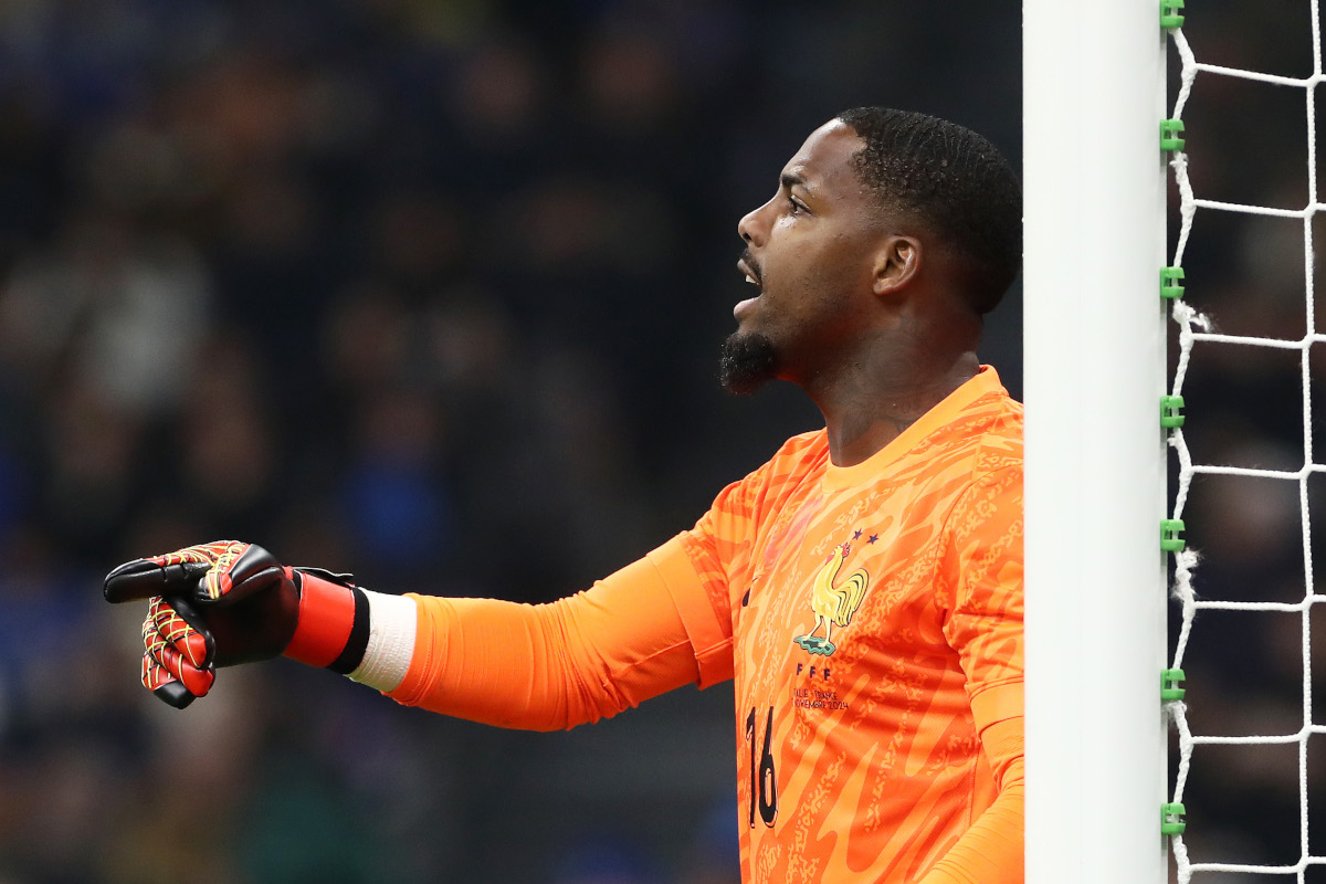 Mike Maignan in action for the French national team