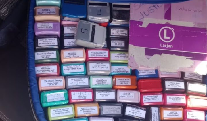 Suitcase Full of Medical Stamps Found in Father’s Car, Complicating Case Against “Argentina Salud” Clinic Owner