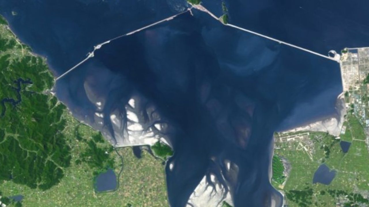 Saemangeum Seawall: A World-Record Engineering Feat and its Environmental Fallout
