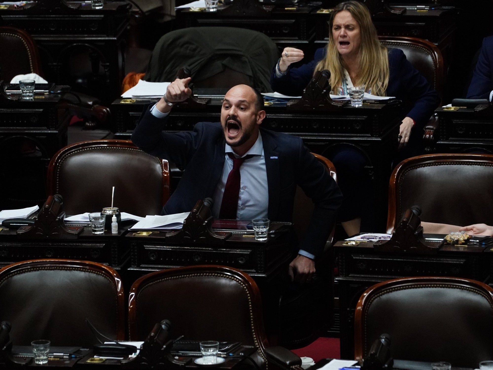 Jorge Neri Araujo Hernández, a deputy from Unión por la Patria, during his speech in the Chamber of Deputies, with Santiago Santurio of La Libertad Avanza reacting.
