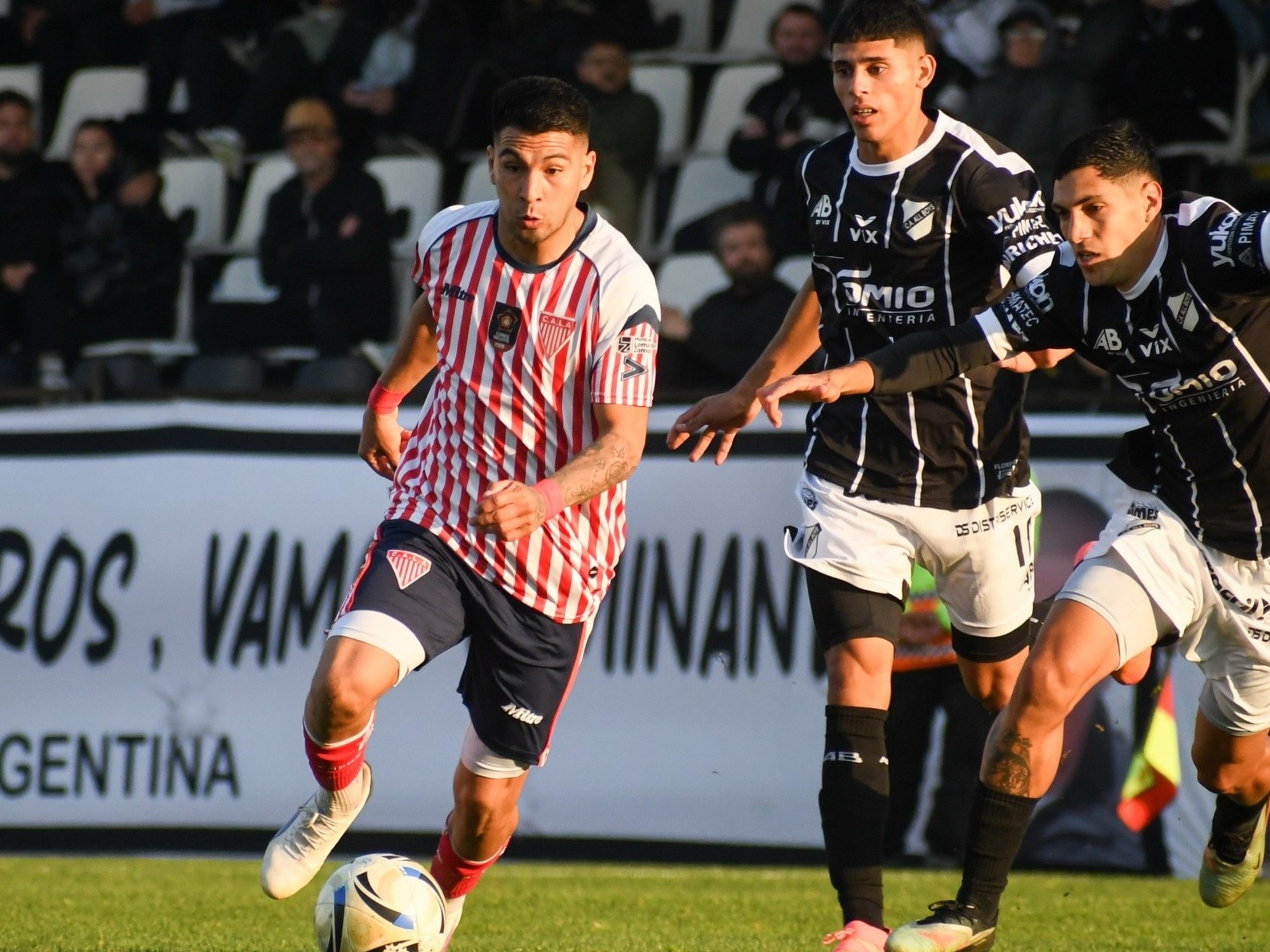 Los Andes football players during a match