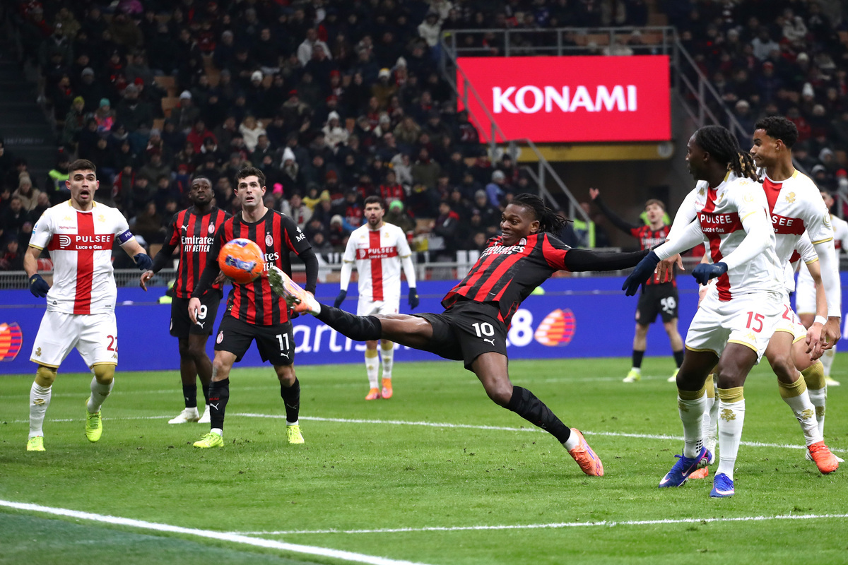 Rafael Leao of AC Milan stretching to shoot during a Serie A match against Genoa CFC