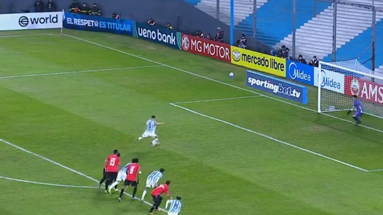 Maravilla Martínez Scores Penalty, Surpasses Milito in Racing’s 21st-Century Scoring History