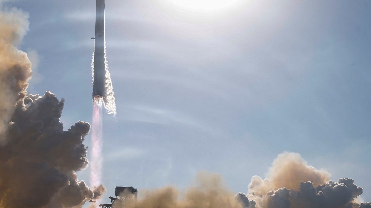 SpaceX Starship’s 12th Flight: Successful Launch, Uncontrolled Descent, and Ocean Splashdown