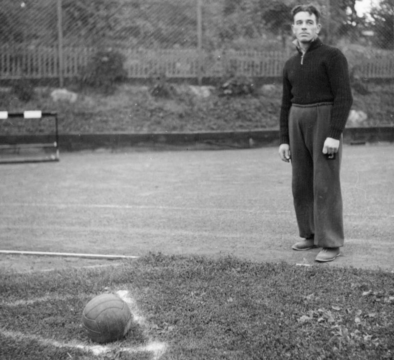 The Tactical Nuances of Cup Football vs. League Campaigns
