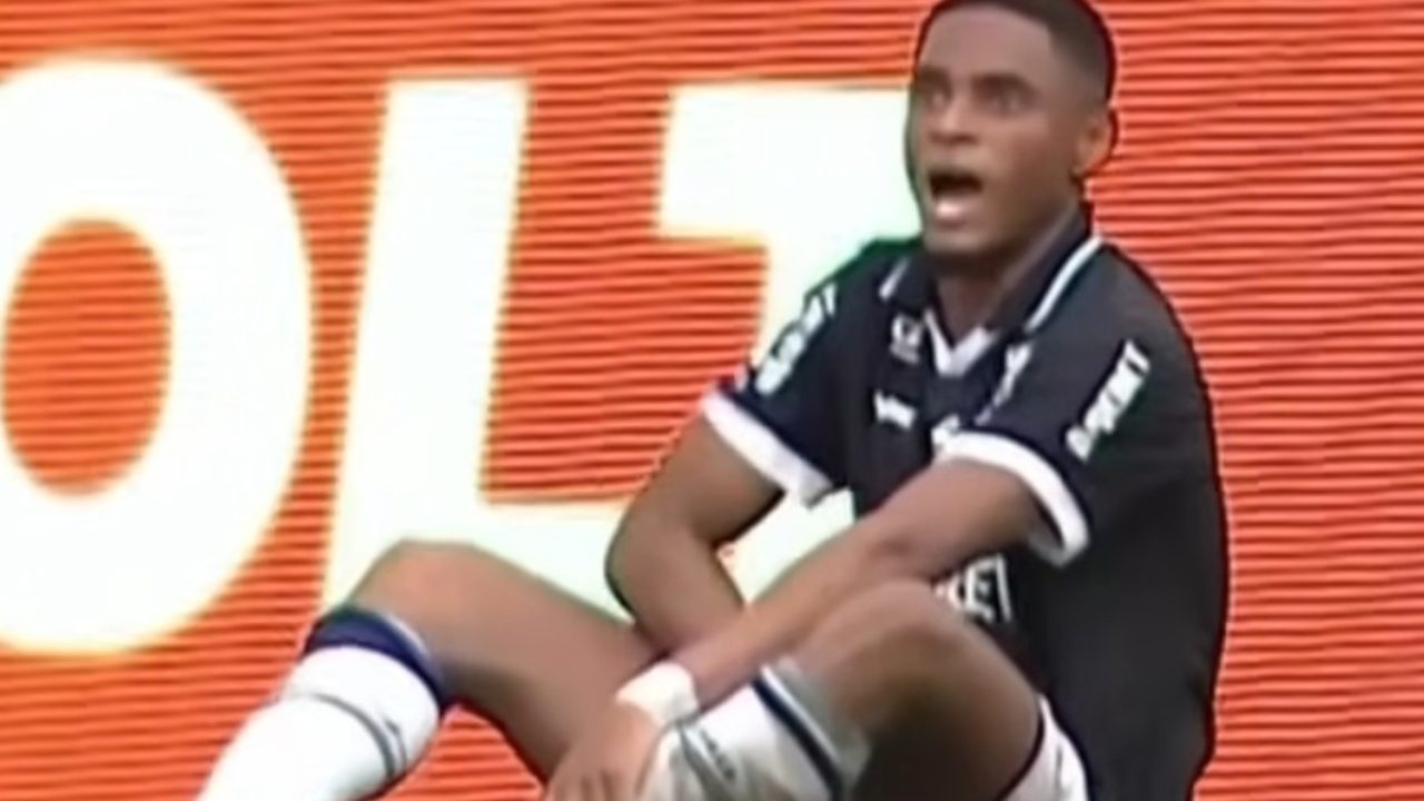 Player Red-Carded After Obscene Gesture to Argentinian Opponent in Brasileirão Match