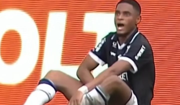 Player Red-Carded After Obscene Gesture to Argentinian Opponent in Brasileirão Match