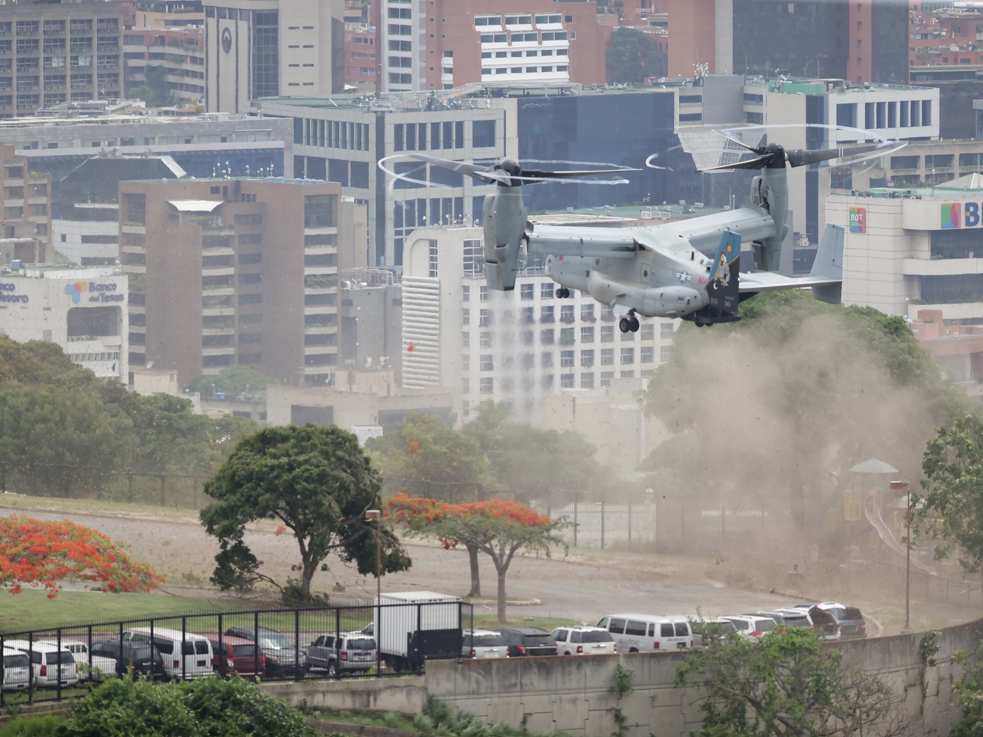 A U.S. Bell Boeing V-22 Osprey helicopter participating in a simulated evacuation drill in Caracas.