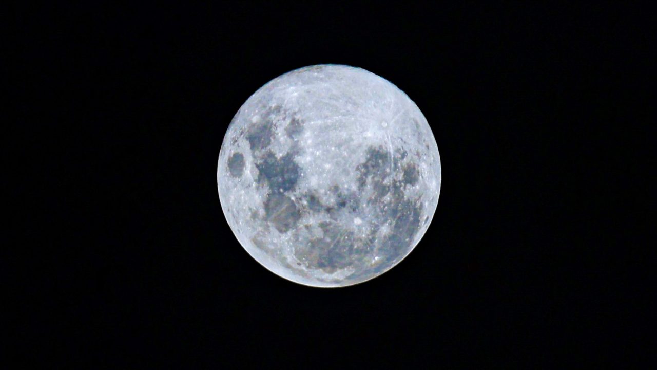 Luna Llena Azul en Sagitario: Un Momento de Revelaciones y Cambios para Cada Signo