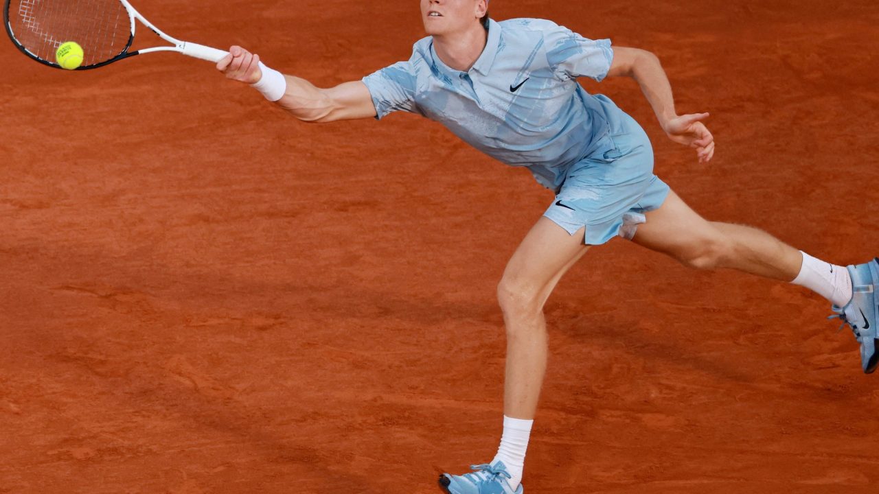 Sinner Faces Cerúndolo in Roland Garros Second Round
