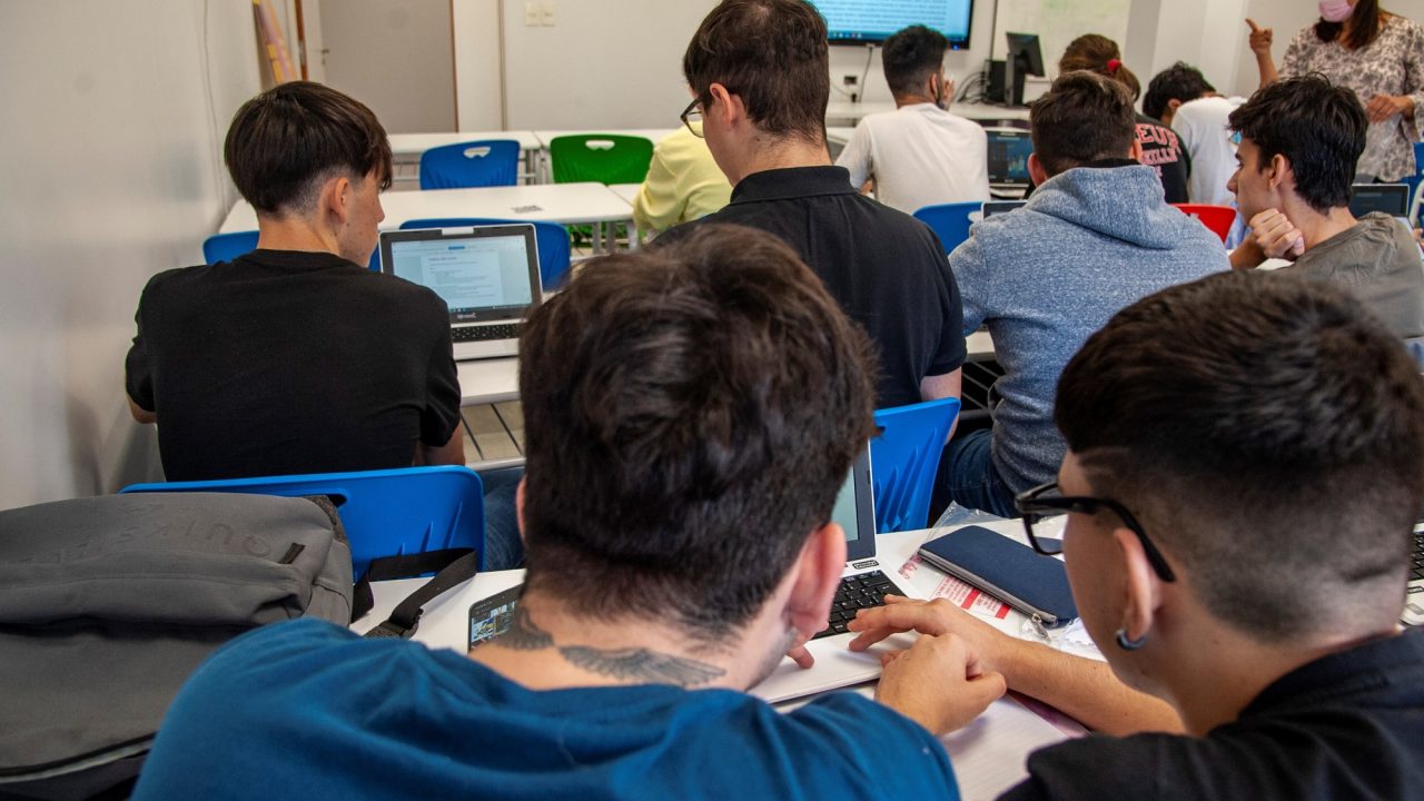Docentes rechazan eliminación de repitencia en secundaria y piden más herramientas pedagógicas
