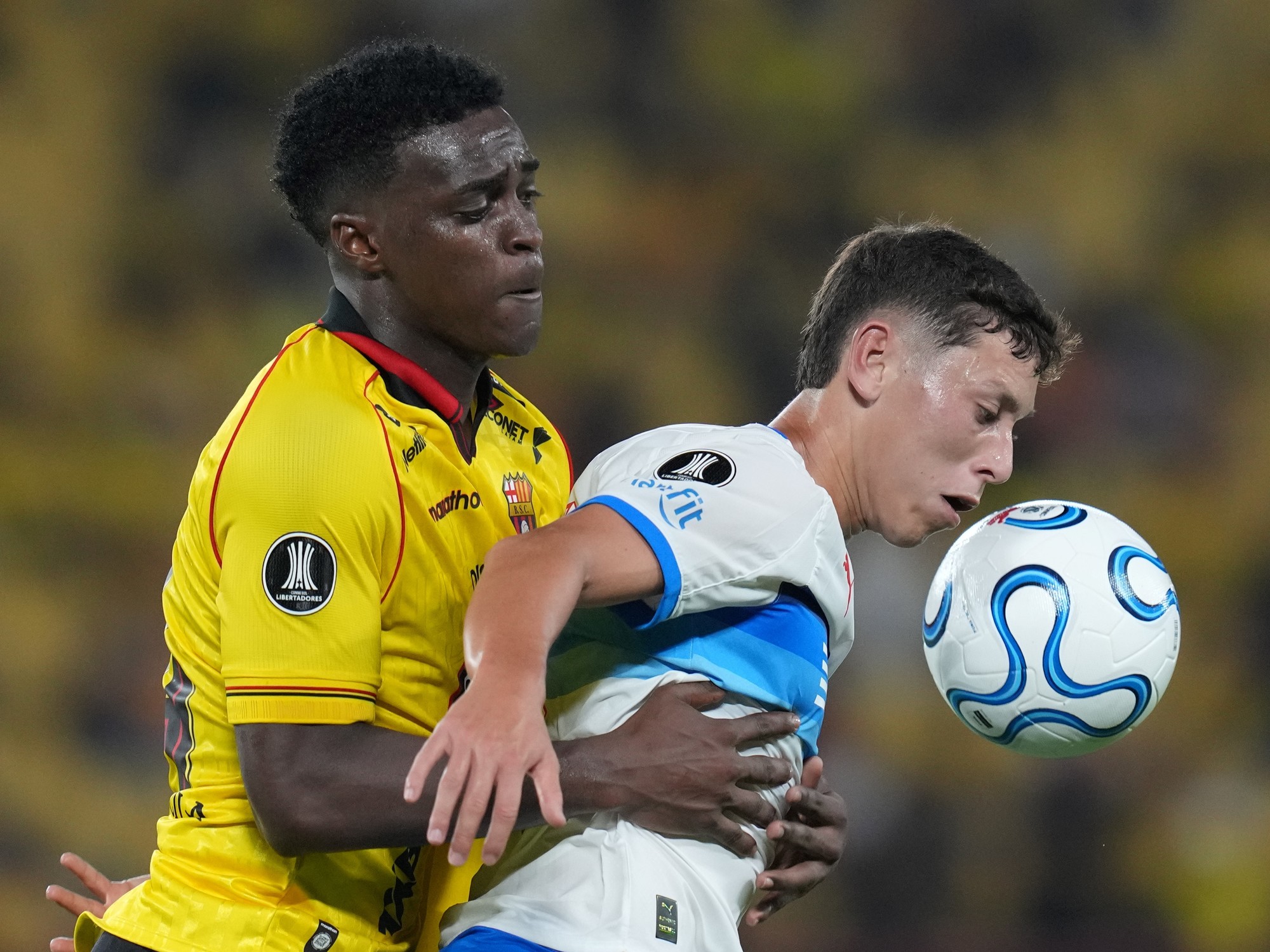 A football match between Barcelona SC vs Universidad Católica.