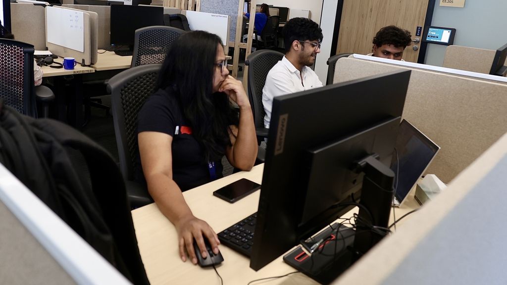 US Judge Blocks Trump Administration’s $100,000 Work Visa Fee Increase