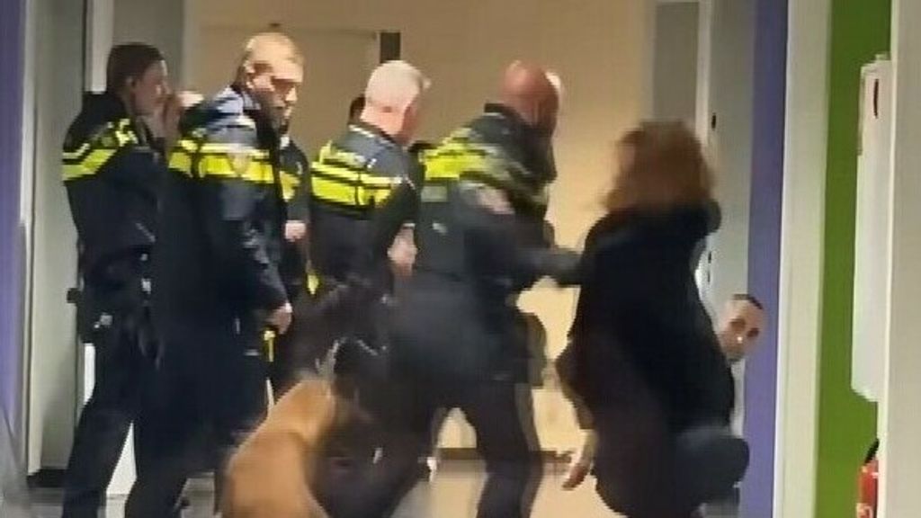 Woman Describes Incident with Police in Zeist Asylum Center: ‘Just Wanted to Ask a Question’