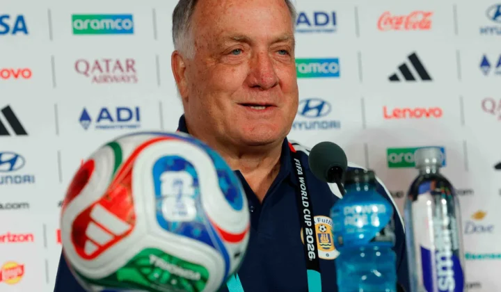 Dick Advocaat Charms Media Ahead of Crucial Curaçao World Cup Match