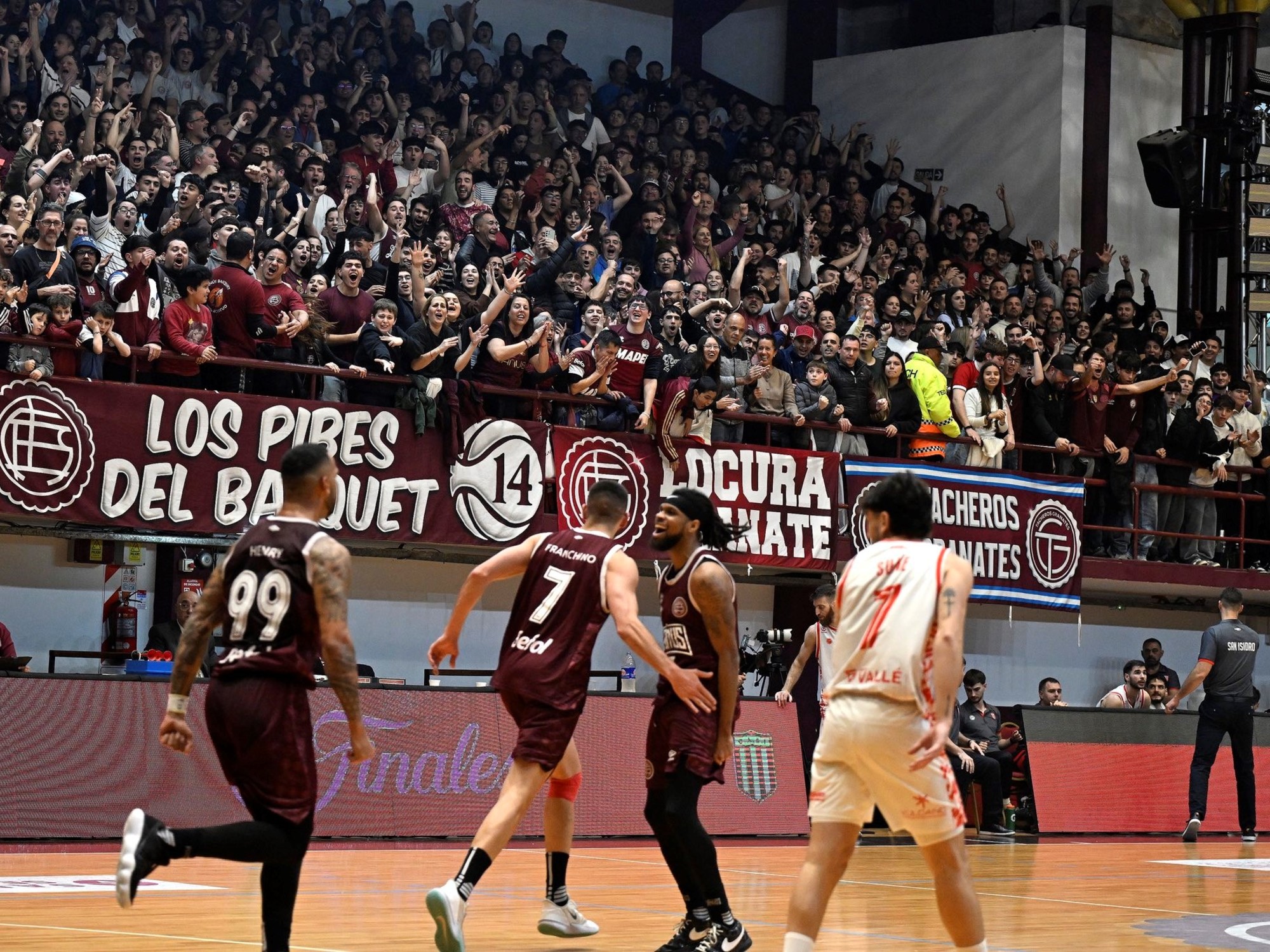 The Club Atlético Lanús basketball team celebrates their victory and promotion to the Liga Nacional de Básquetbol.