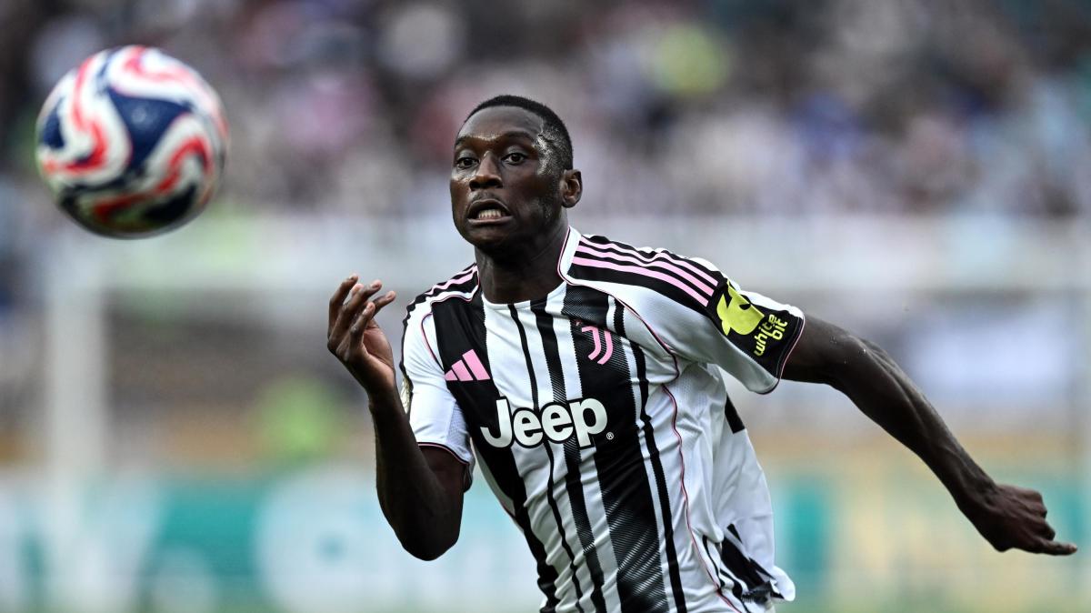 Juventus Targets Sørloth and Kolo Muani in Striker Overhaul