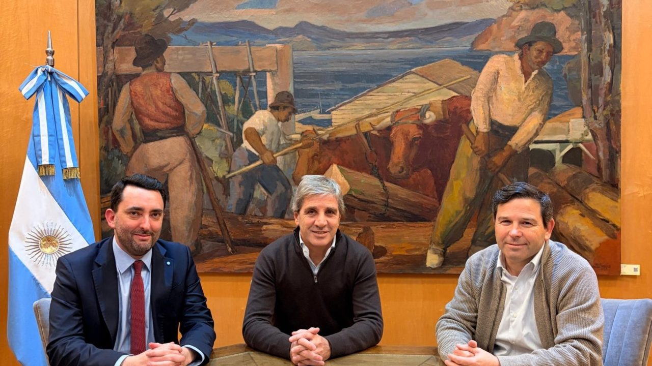 Renuncia del Secretario Legal y Administrativo del Ministerio de Economía