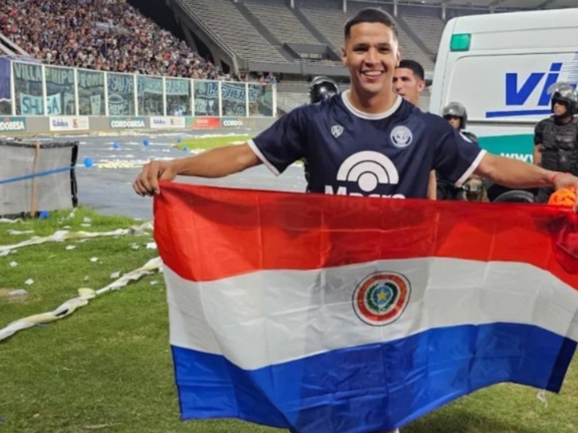 Alex Arce, Paraguayan striker, in action during a national team match.