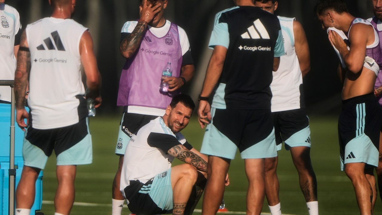 Argentina Finalizes Preparations: Scaloni Tests Lineup with Three Key Decisions Pending for Honduras Match