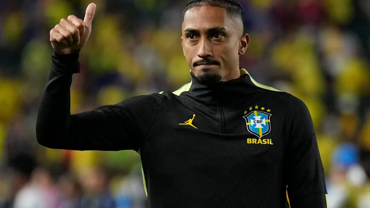 Raphinha Denies Transfer Rumours Amidst Barcelona Uncertainty and Injury Woes