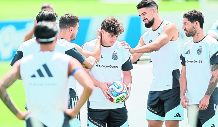 Julián Álvarez Expresses Desire for Barcelona Move, Citing Stagnation at Atlético Madrid