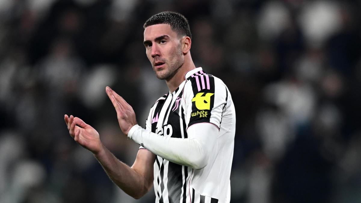 Football Transfer Rumours: Hojlund to Napoli, Vlahovic Exit, and More