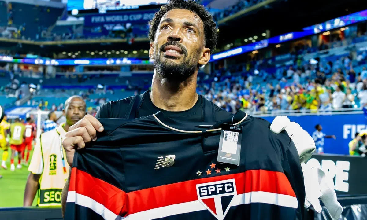 Cape Verde’s Goalkeeper Vozinha Reunited with Mother at World Cup, Meets FIFA President Infantino