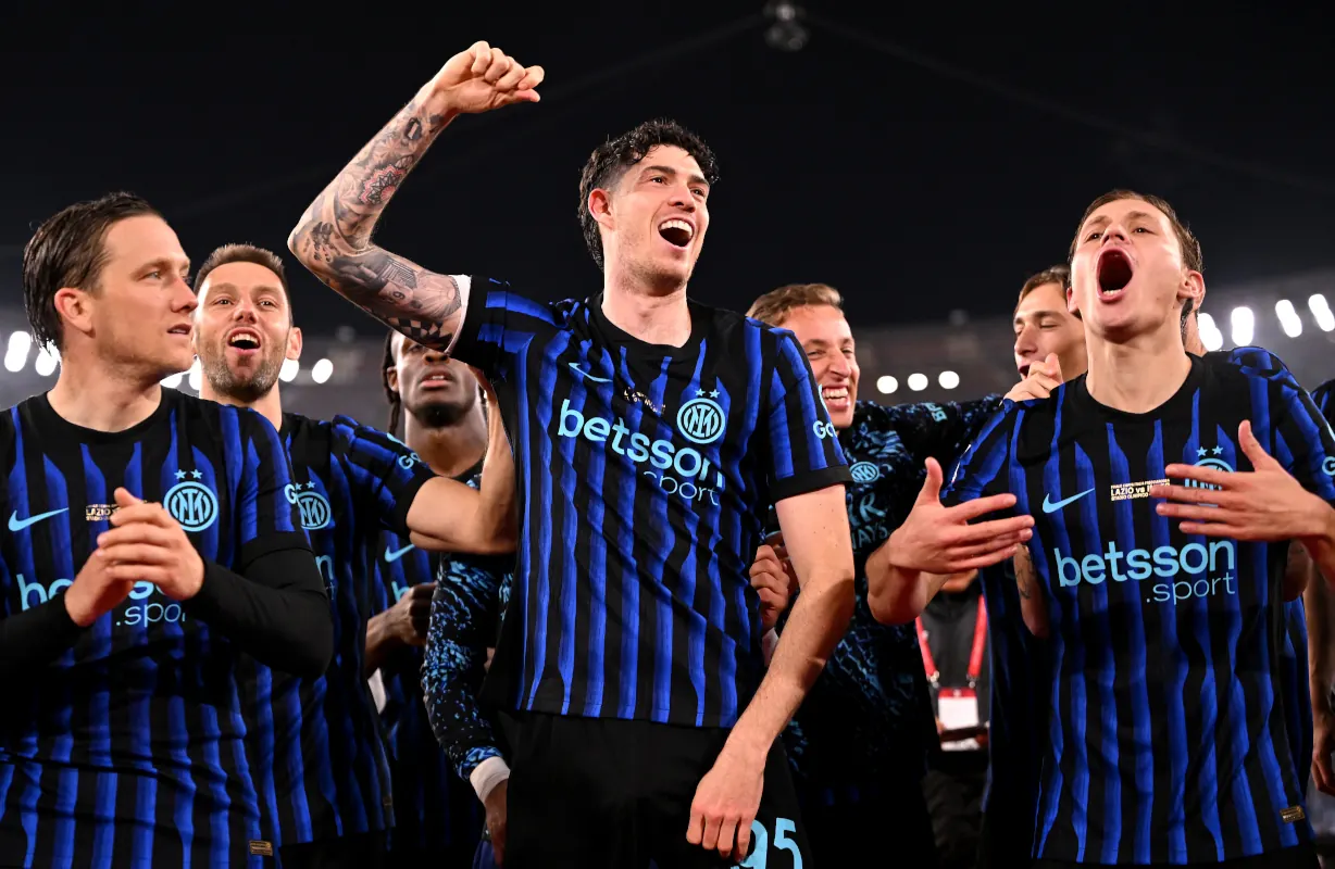 Alessandro Bastoni celebrating a goal for Inter Milan
