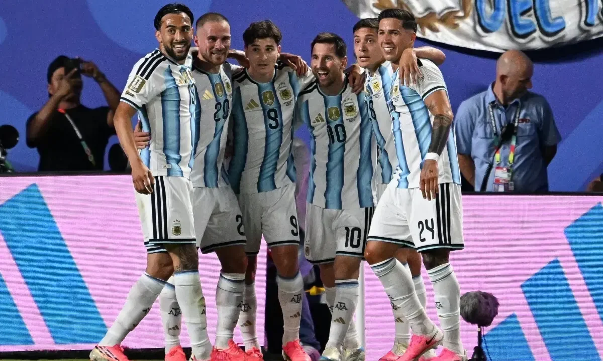 Messi’s Record-Breaking Hat-Trick Powers Argentina to Dominant World Cup Victory Over Algeria