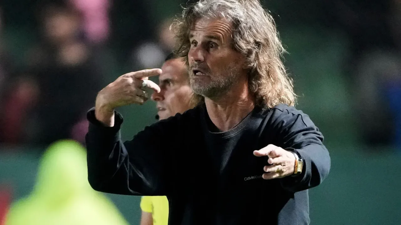 Barracas Central Parts Ways with Manager Rubén Darío Insúa Amidst Controversy