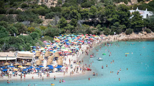 Italian Beach Restricts Umbrellas to Children and Elderly